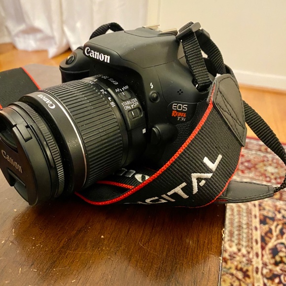 Canon EOS Rebel T3i Digital Camera - Picture 2 of 4